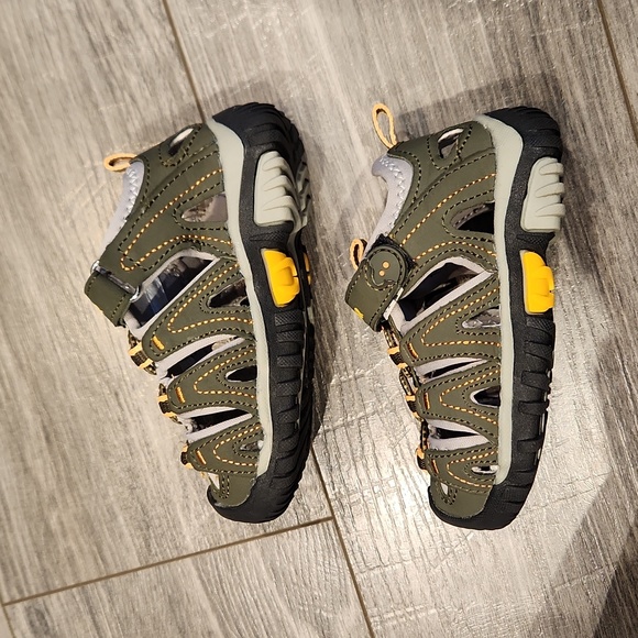 EUC Hobibear Boys sz 1.5 sandals w/velcro straps - Picture 4 of 10